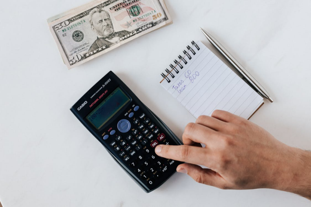 how to build financial confidence by calculating savings and tracking expenses